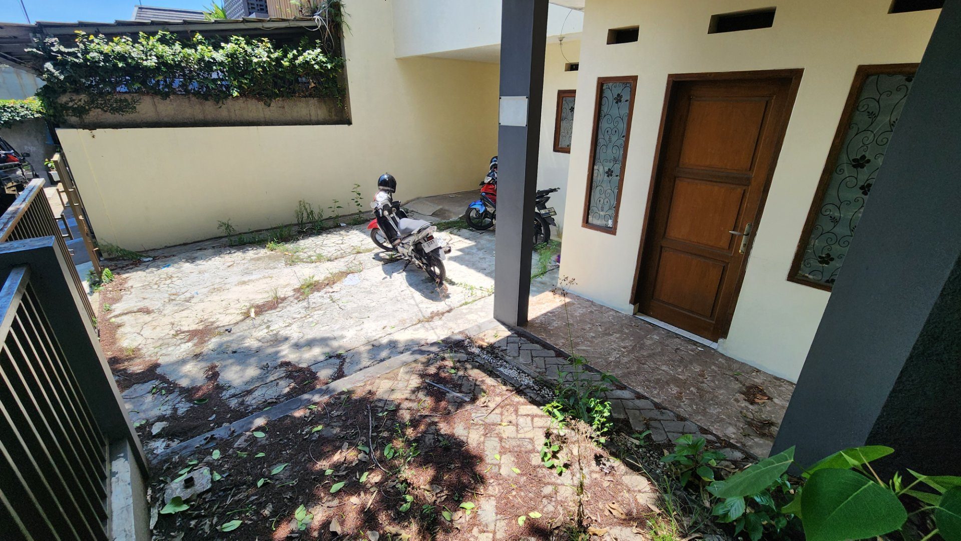 Tampak depan