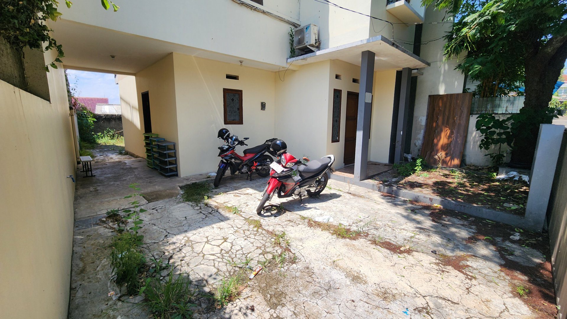Tampak depan